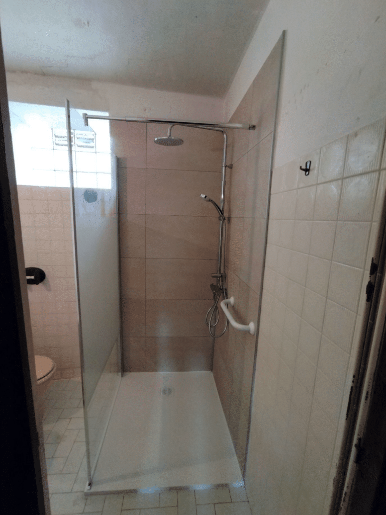 Douche sécurisée à l’italienne