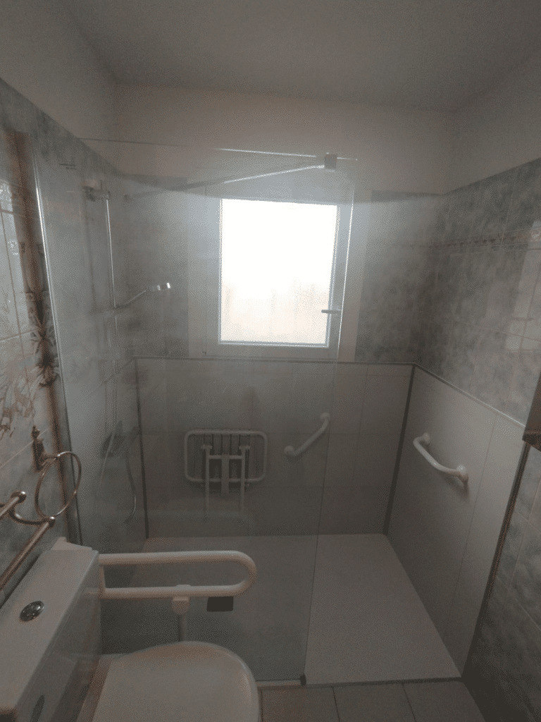Salle de bain PMR